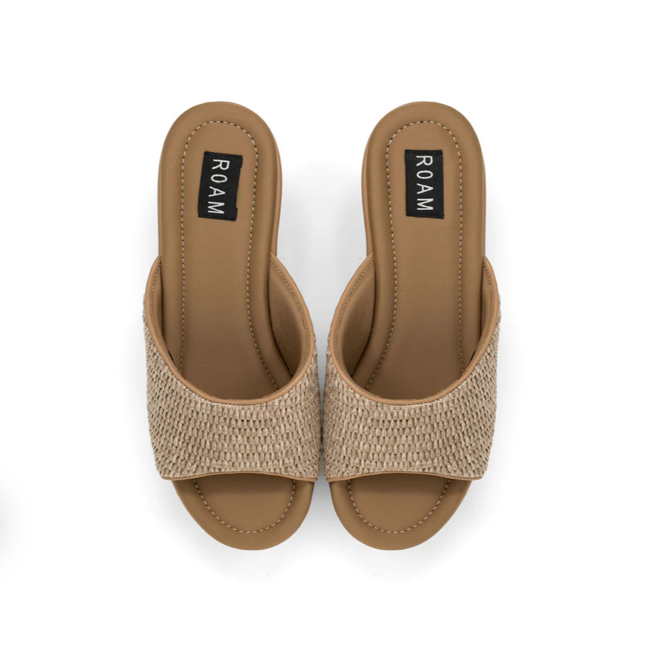 Raffia Scoop Sandal in Natual