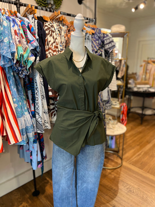 Short Sleeve Button Down Top in Pine