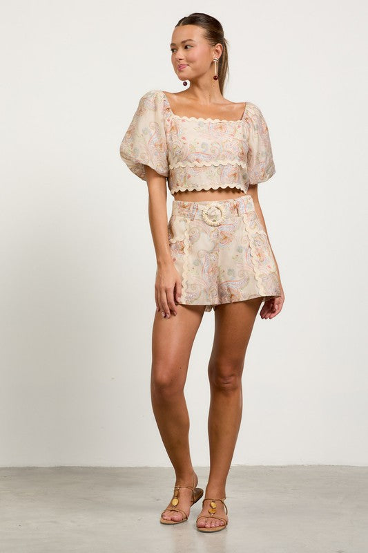Paisley Print Shorts W/Belt in Cream Multi