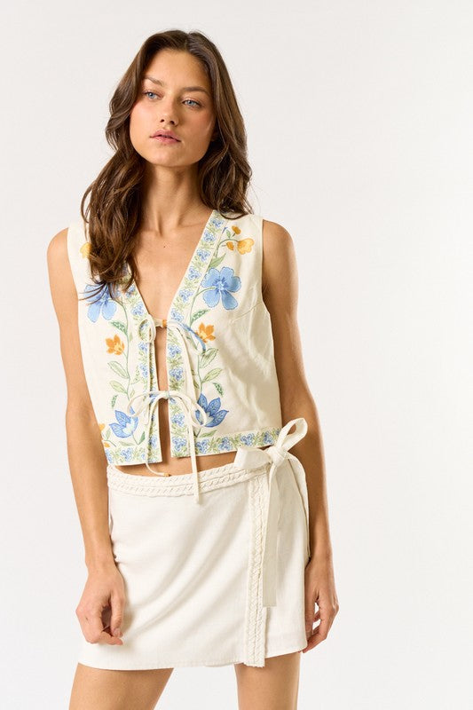 Front Tie Floral Vest in Off White/Blue Multi