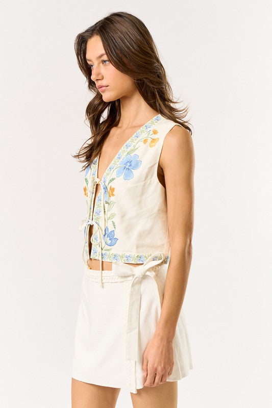 Front Tie Floral Vest in Off White/Blue Multi