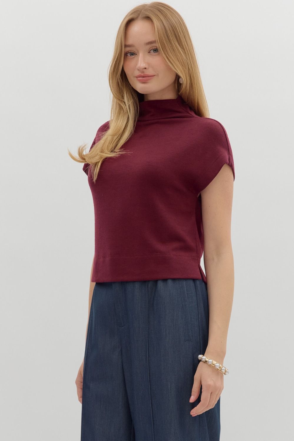Solid Knit Mock Neck Pullover in Maroon
