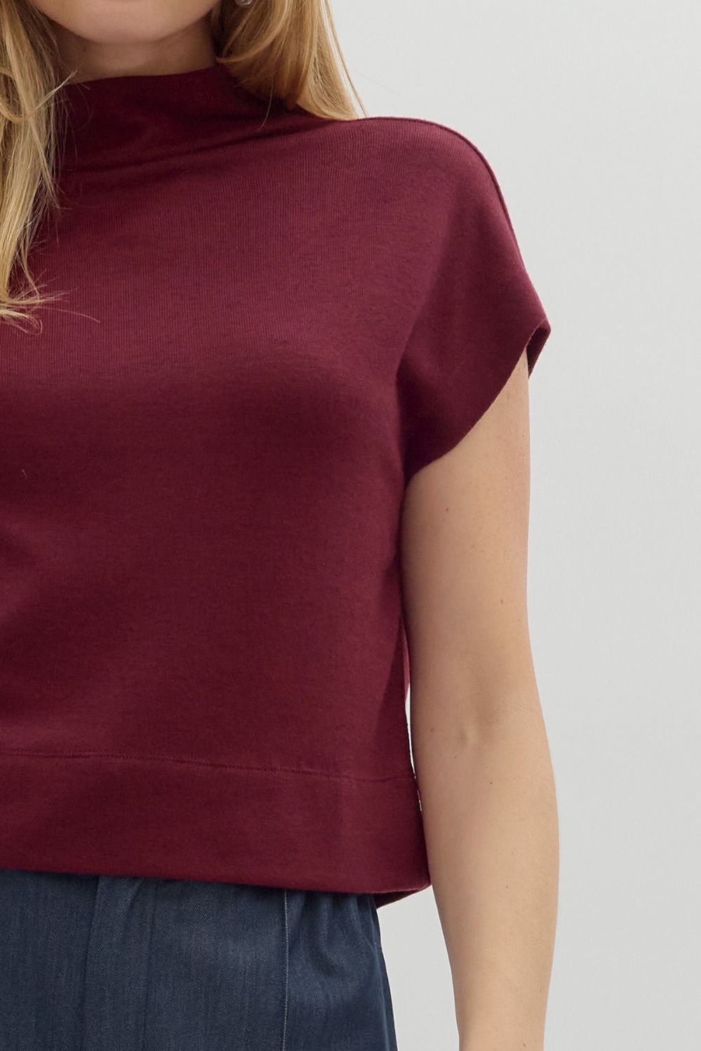 Solid Knit Mock Neck Pullover in Maroon