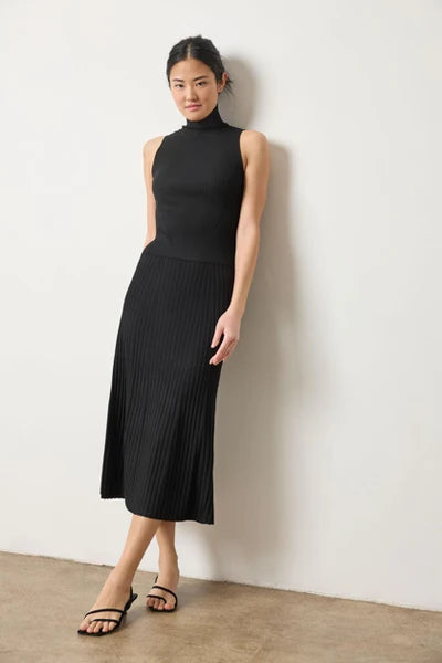 Rib Turtleneck Shell Sweater in Black